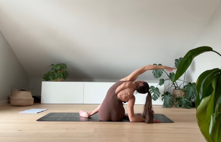 Soft Active stretch flow