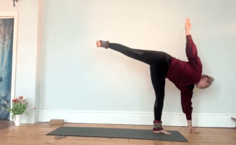 FLOW YOGA: Non Attachment To Body