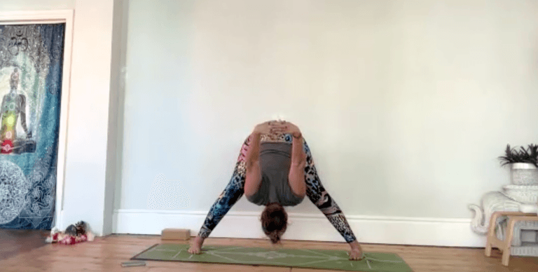 FLOW YOGA: Settle The Distracted Mind