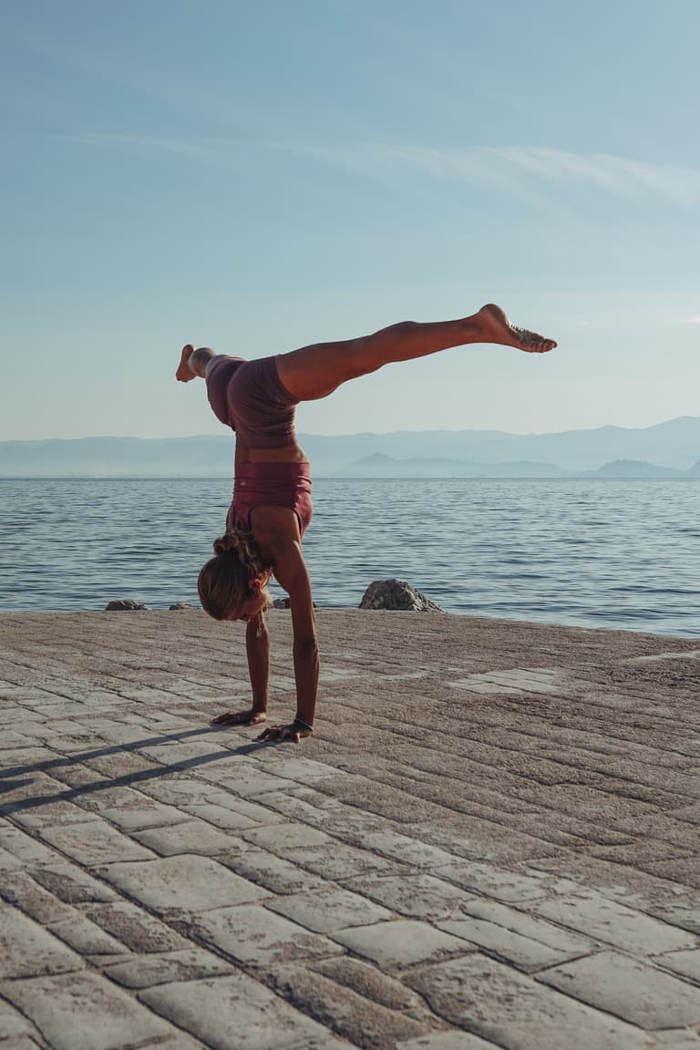 Handstand - Entries, Flows and Strengthening