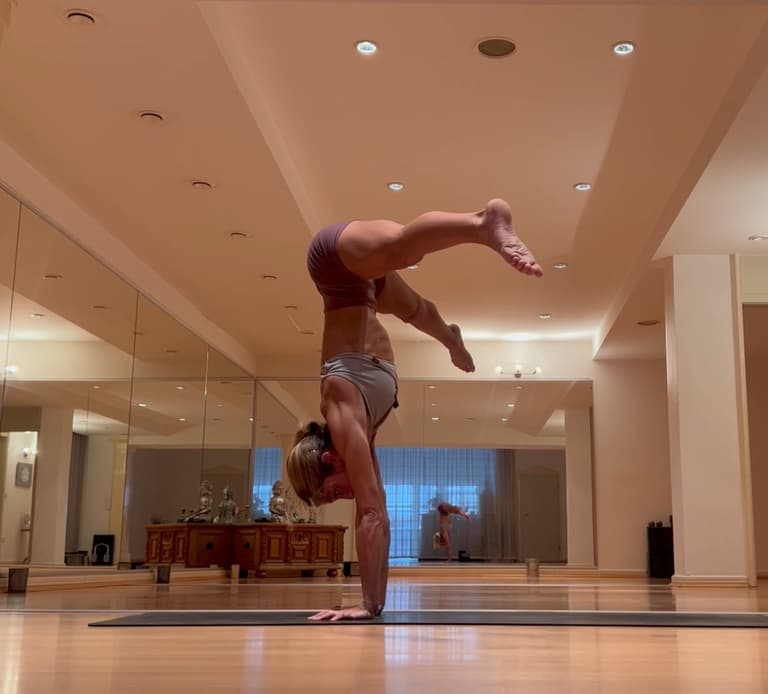 Power Flow Advanced - Compression and Full-Body Strength for Handstand Straddle-Press 