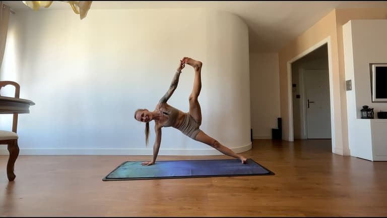 Power Flow: Mocny brzuch, barki i elastyczne nogi - Vasisthasana