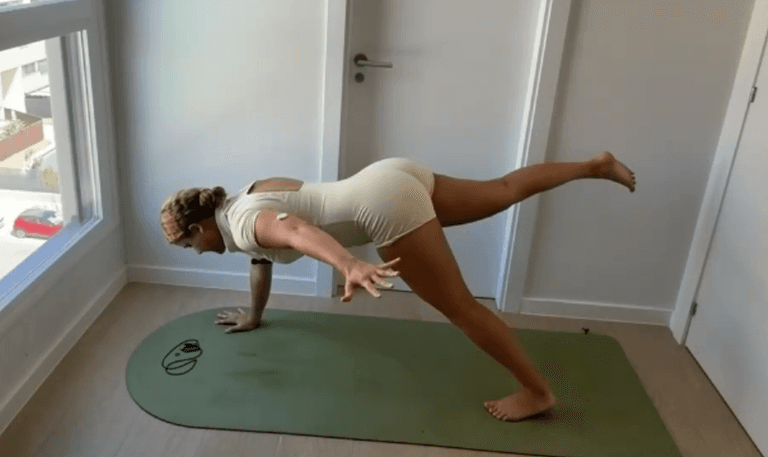 70 Minutos Vinyasa en vivo por zoom